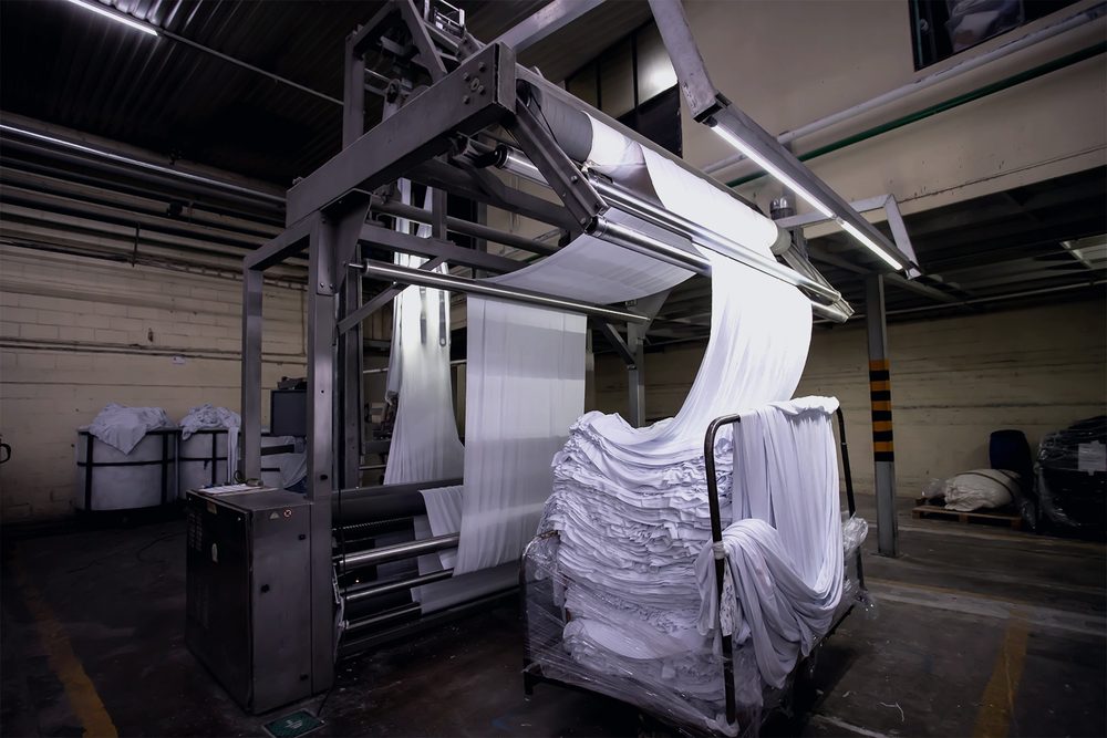 Máquina abridora de tela en el área de preparación textil Windsor