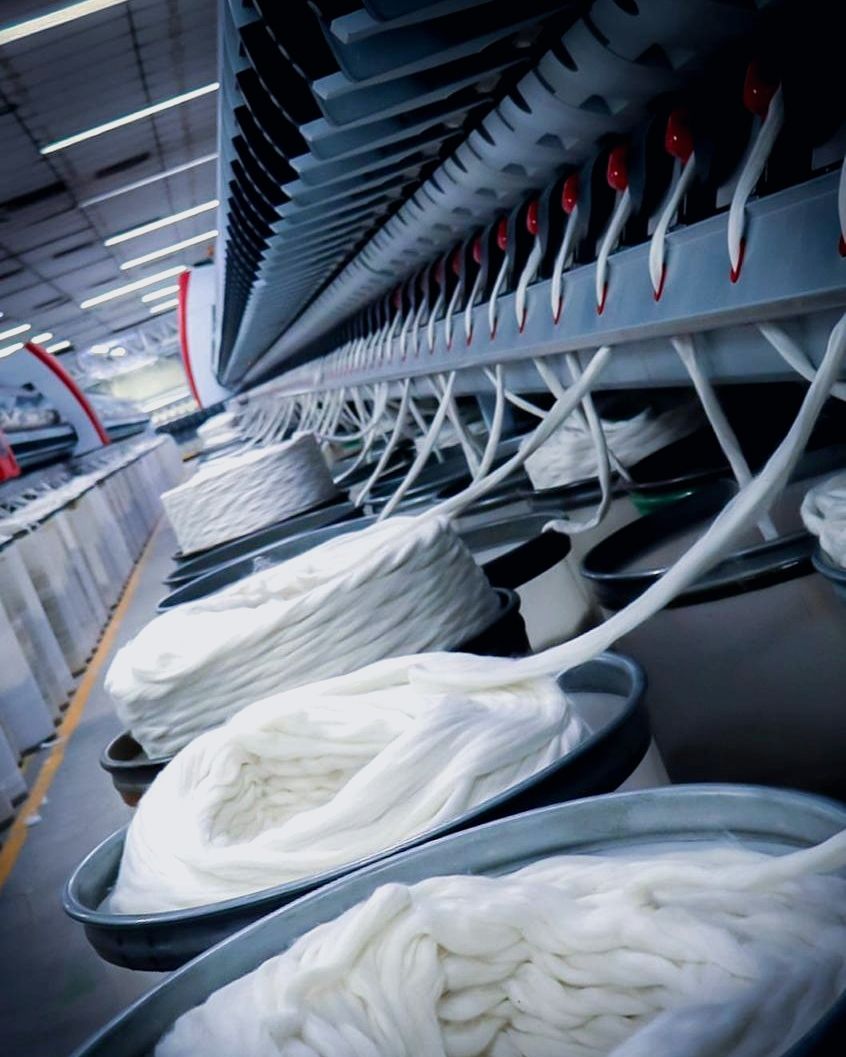 Preparación de fibra de algodón para hilatura textil en planta mexicana